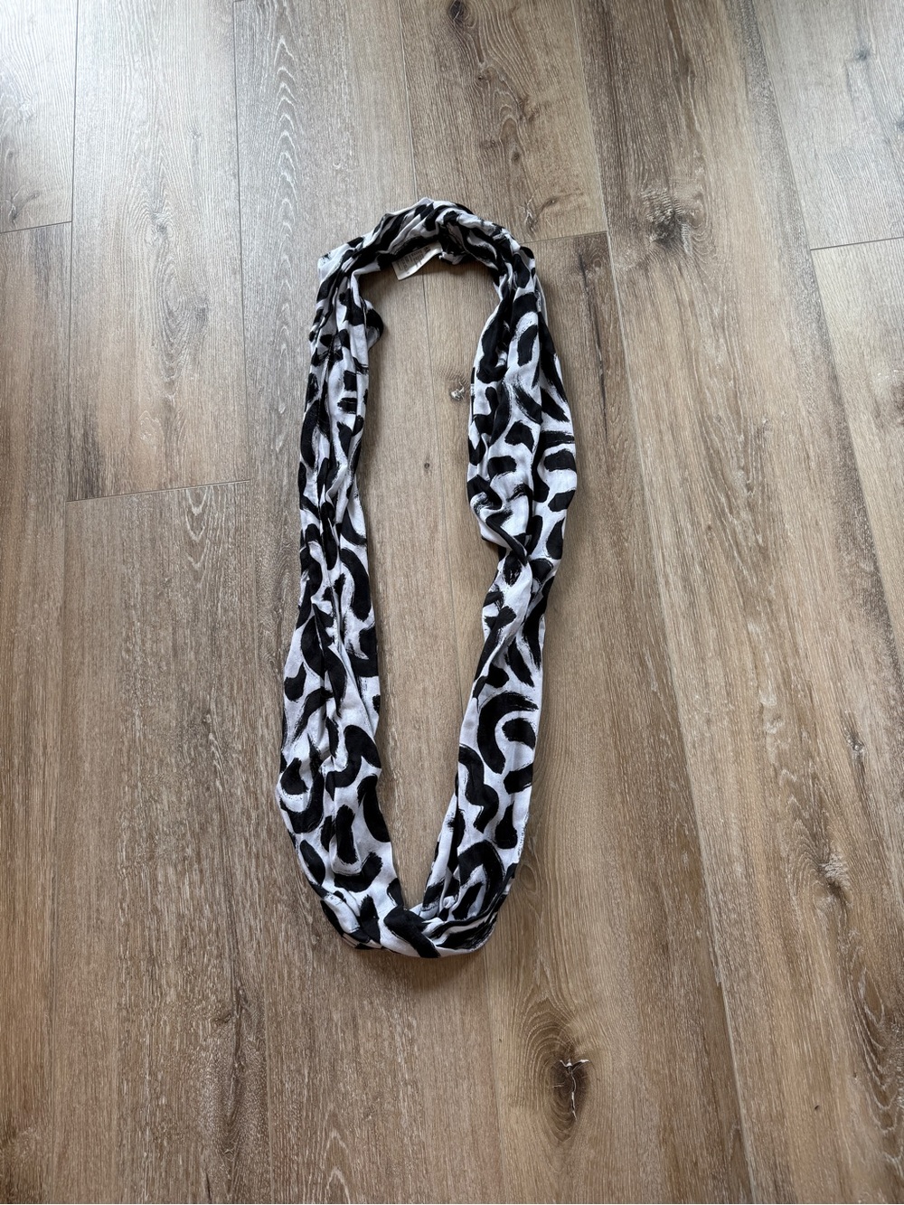 H&M Black and White Patterned Infinity Scarf